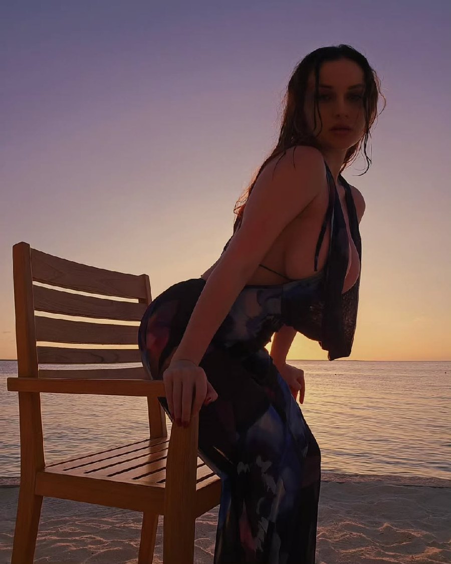 Sexy girl Miranda Faith nude in Pontianak