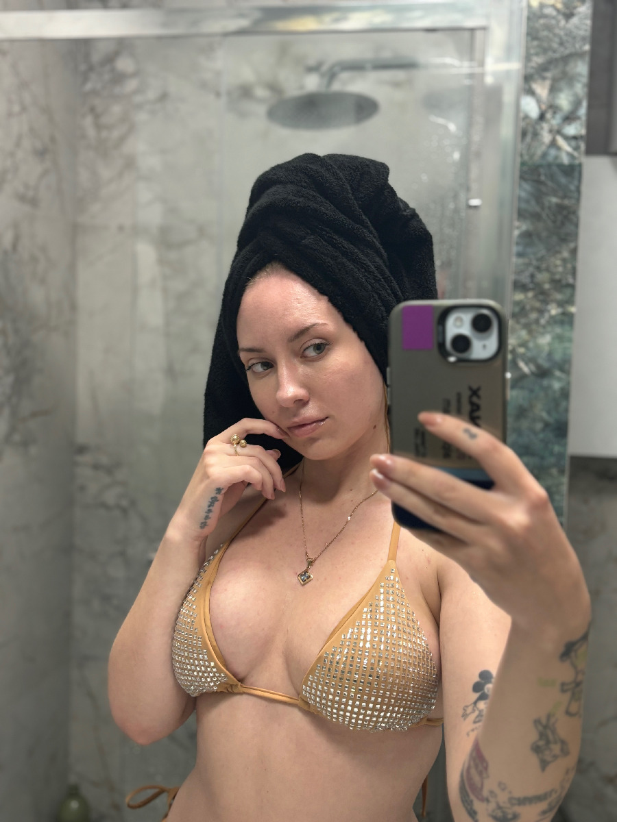 Nude girl KateV in Pontianak