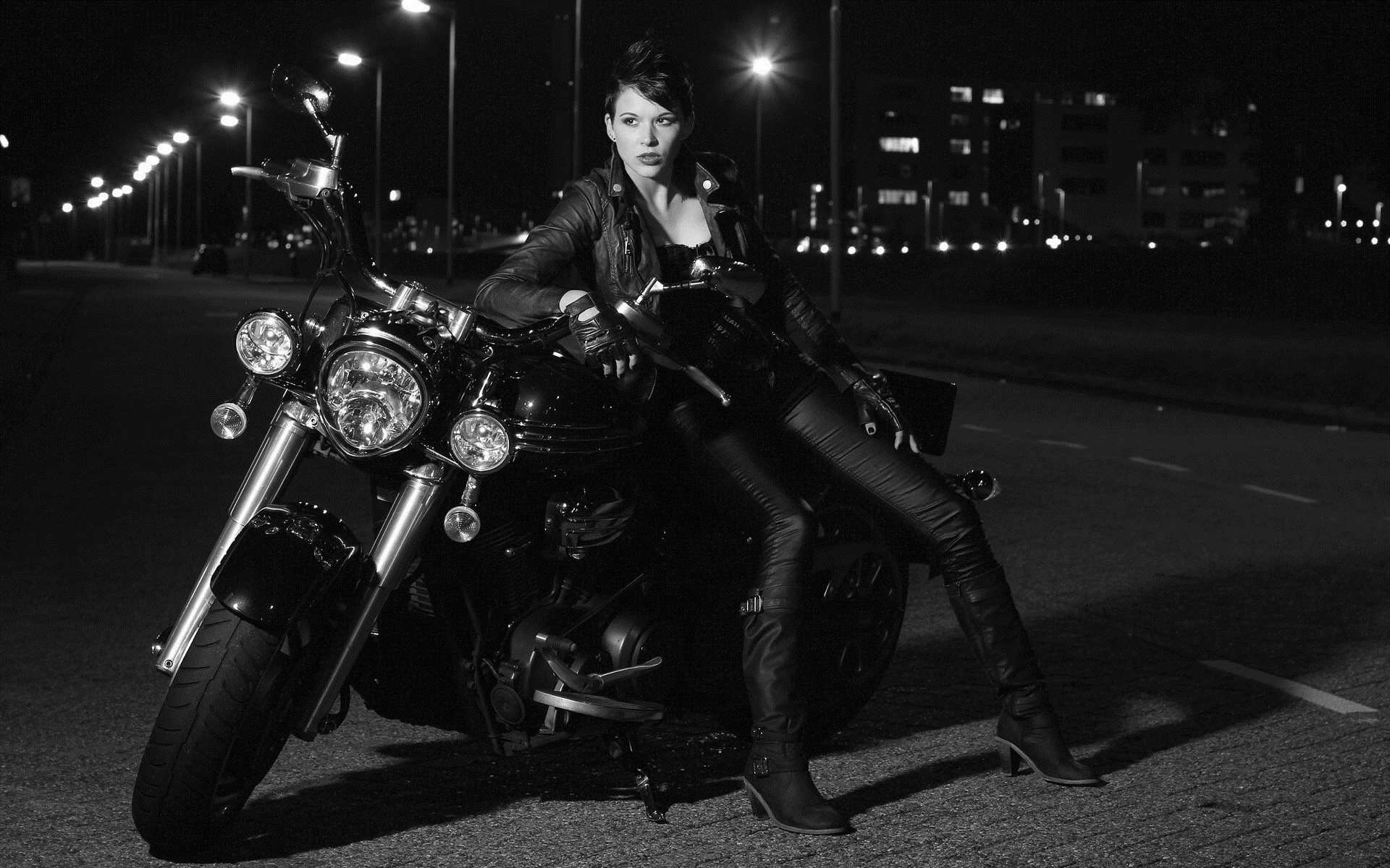 Photo Beautiful girls and motorcycles in Pontianak