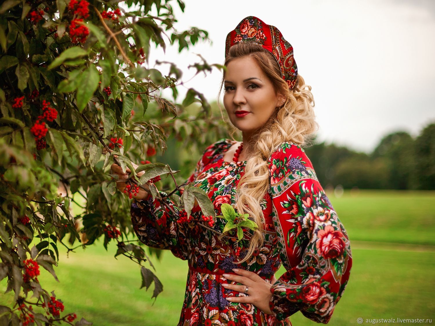 Women in Slavic costumes in Pontianak