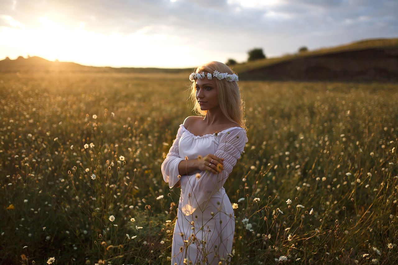 Girls in Slavic costumes in Pontianak
