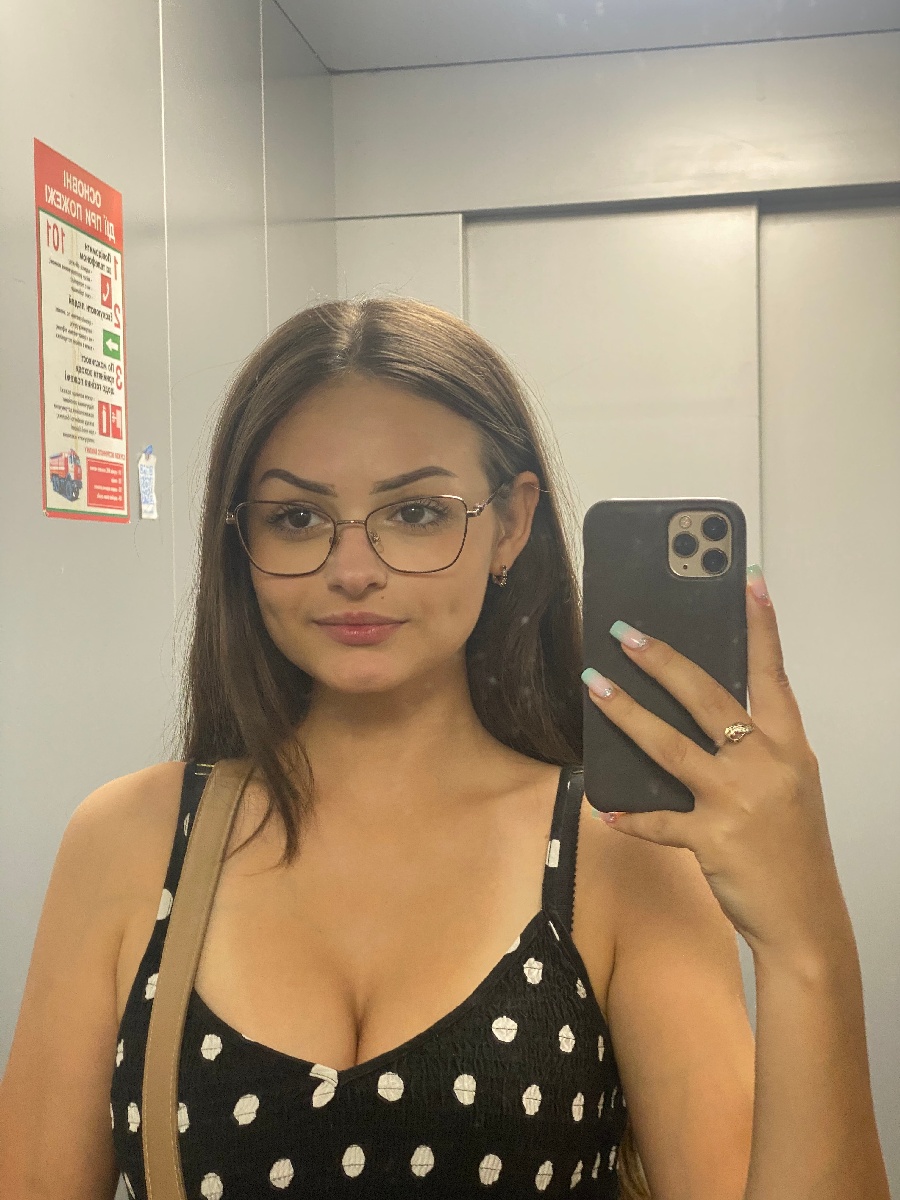 Sexy model Stacy in Pontianak